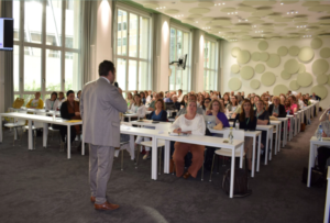 foto van een volle zaal tijdens de BBVT-studiedag